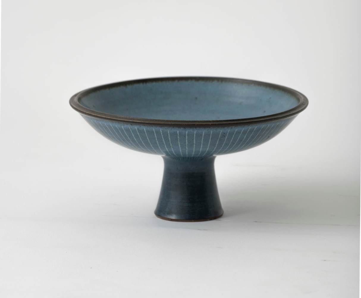 Harrison McIntosh (1914-2016) Compote, 1970 glazed stoneware 4 1/2 x 9 1/4 inches; 11.4 x 23.5 centimeters ​​​​​​​LSFA# 15160
