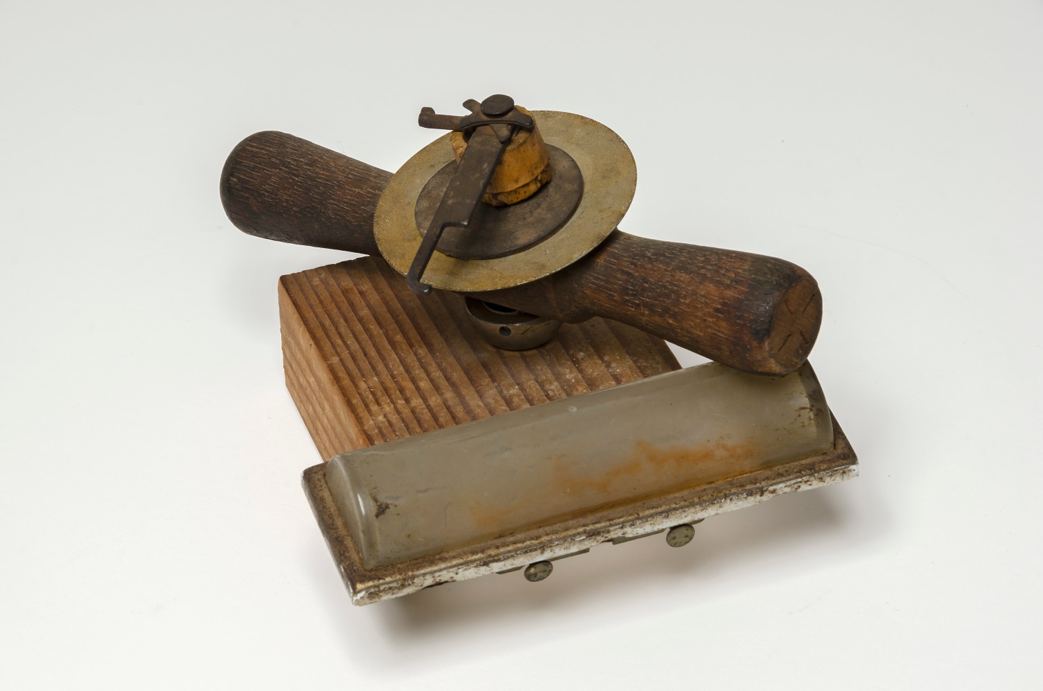 Untitled Composition (Propeller), c. 1960

mixed media sculpture

6 3/4 x 5 1/2 x 4 1/2 inches; 17.1 x 14 x 11.4 centimeters

LSFA# 14245