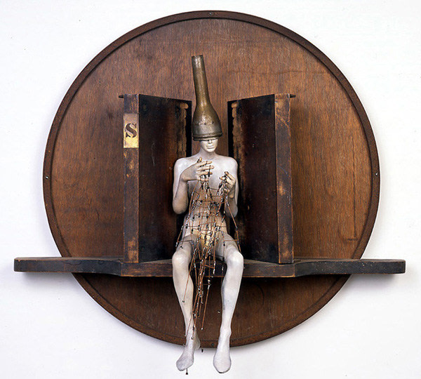 Web Builder, 2002

bronze, wood and found objects

28 x 30 x 10 inches; 71 x 76 x 25.5 centimeters