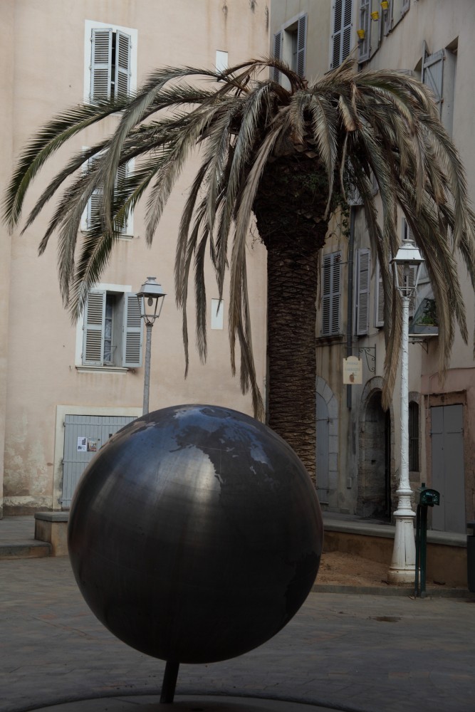 Whitney Stolich

Untitled 7 [Place du Globe, Toulon], 2009

digital c-print

24 x 16 inches; 61 x 40.6 centimeters

Edition 1/10

LSFA# 11615