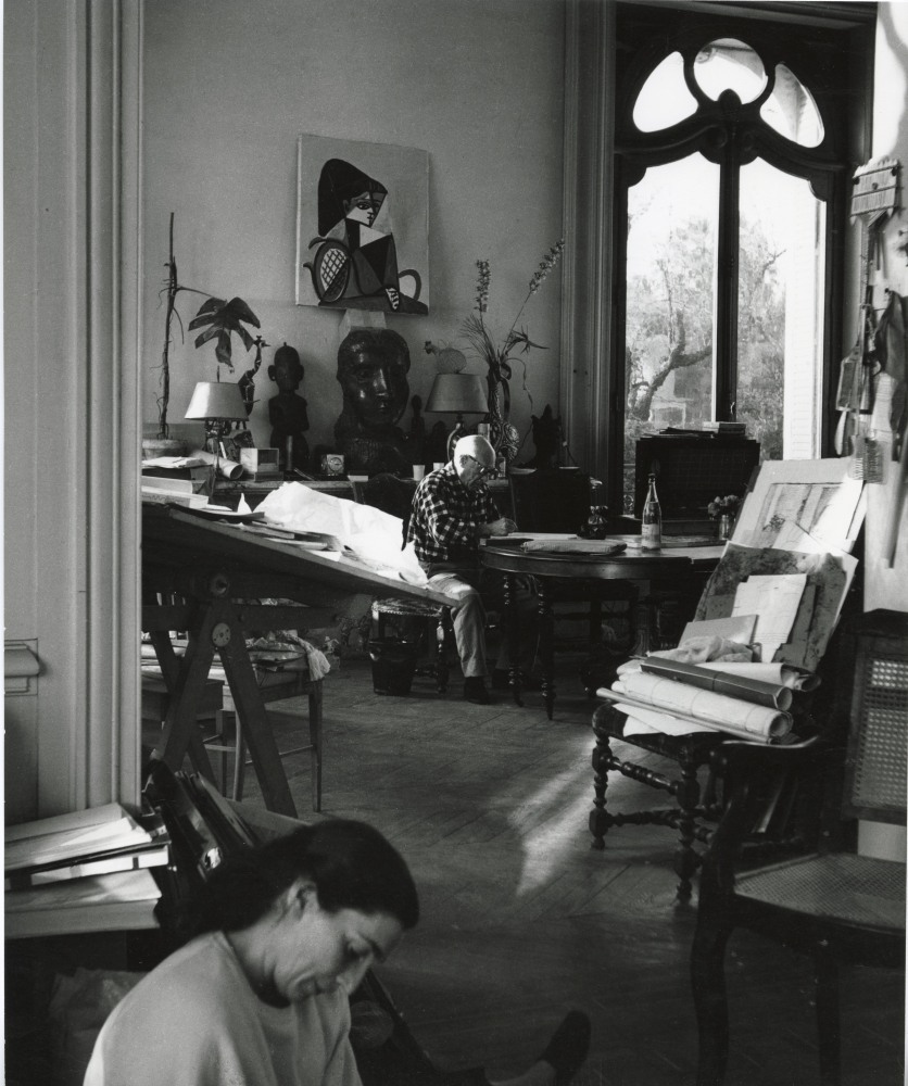 Picasso et Jacqueline &amp;agrave; &amp;quot;La Californie,&amp;quot; Cannes, 1956

vintage silver gelatin print

11.81 x 9.45 inches; 30 x 24 centimeters

LSFA# 11153