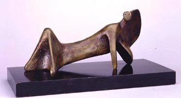 Henry Moore

Reclining Figure Cloak, 1967

patinated bronze

6 3/4 x 14 1/2 in x 7 in