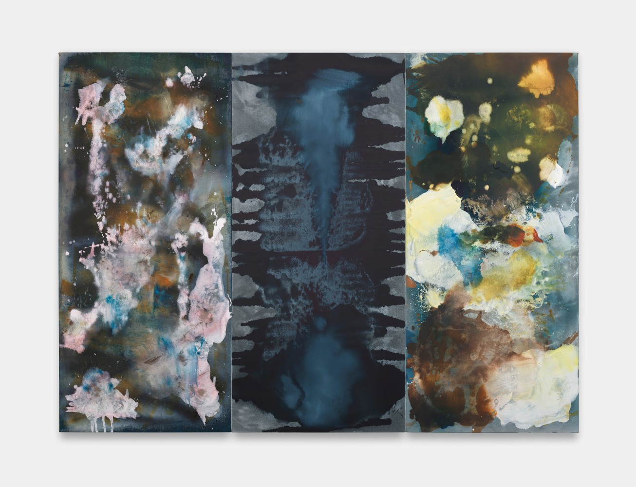 Marc Horowitz
diagrammata ad vivendum, 2024
Pigment dispersion and smoke on canvas
66 x 30 x 1.5&amp;nbsp;in&amp;nbsp;Each