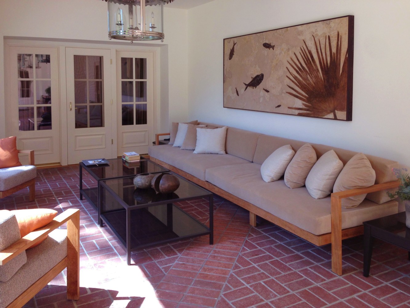 A horizontal fossil mural on a covered patio features a fossil palm with other fossil fish