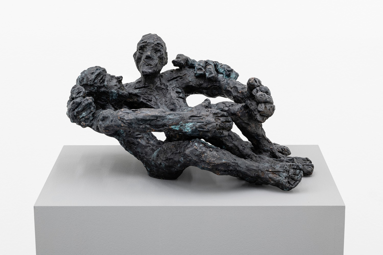 embrace IV

2023

Bronze

Ed. 1/3 + 1 AP

Sculpture 24 x 47 x 31.5 cm / 9 1/2 x 18 1/2 x 12 3/8 in

Pedestal 90 x 51 x 35.5 cm / 35 3/8 x 20 1/8 x 14 in

Weight 19.1 kg (42.1 lbs)

&amp;copy; Andrew Lord