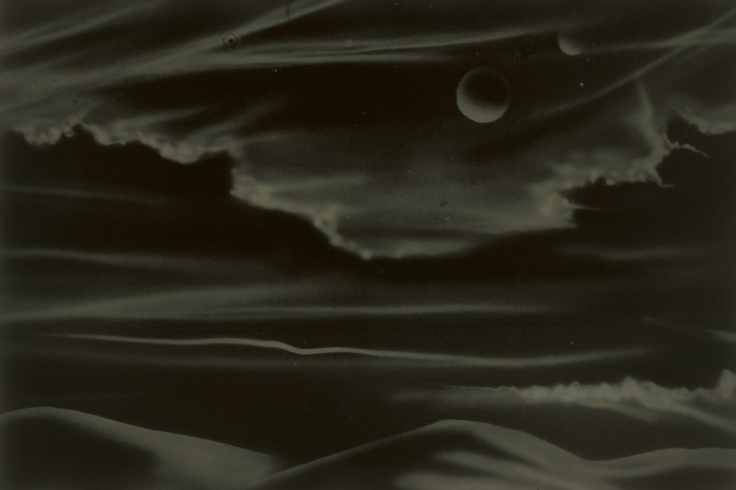 Fotografias XIV

2005
Series of 6 photographs mounted on cardboard, behind glass
Photo, each 10 x 15 cm / 3 7/8 x 5 7/8 in
Sheet, each 20 x 26.5 cm / 7 7/8 x 10 3/8 in

&amp;copy; Estate Peter Fischli David Weiss