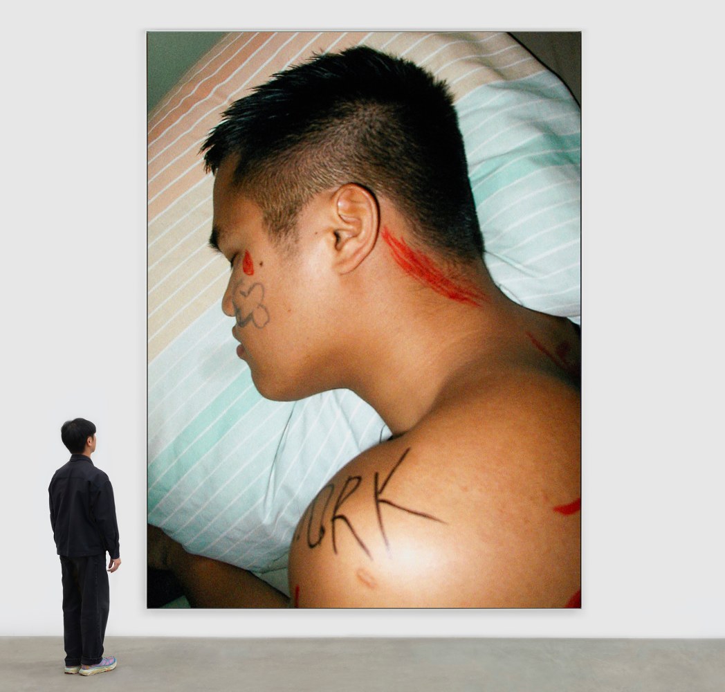 ORK

2025

UV print on canvas; framed

Unique

Image 385 x 289 cm / 151 1/2 x 113 7/8 in

Frame 387.5 x 292 cm / 152 5/8 x 115 in

&amp;copy; Steven Shearer