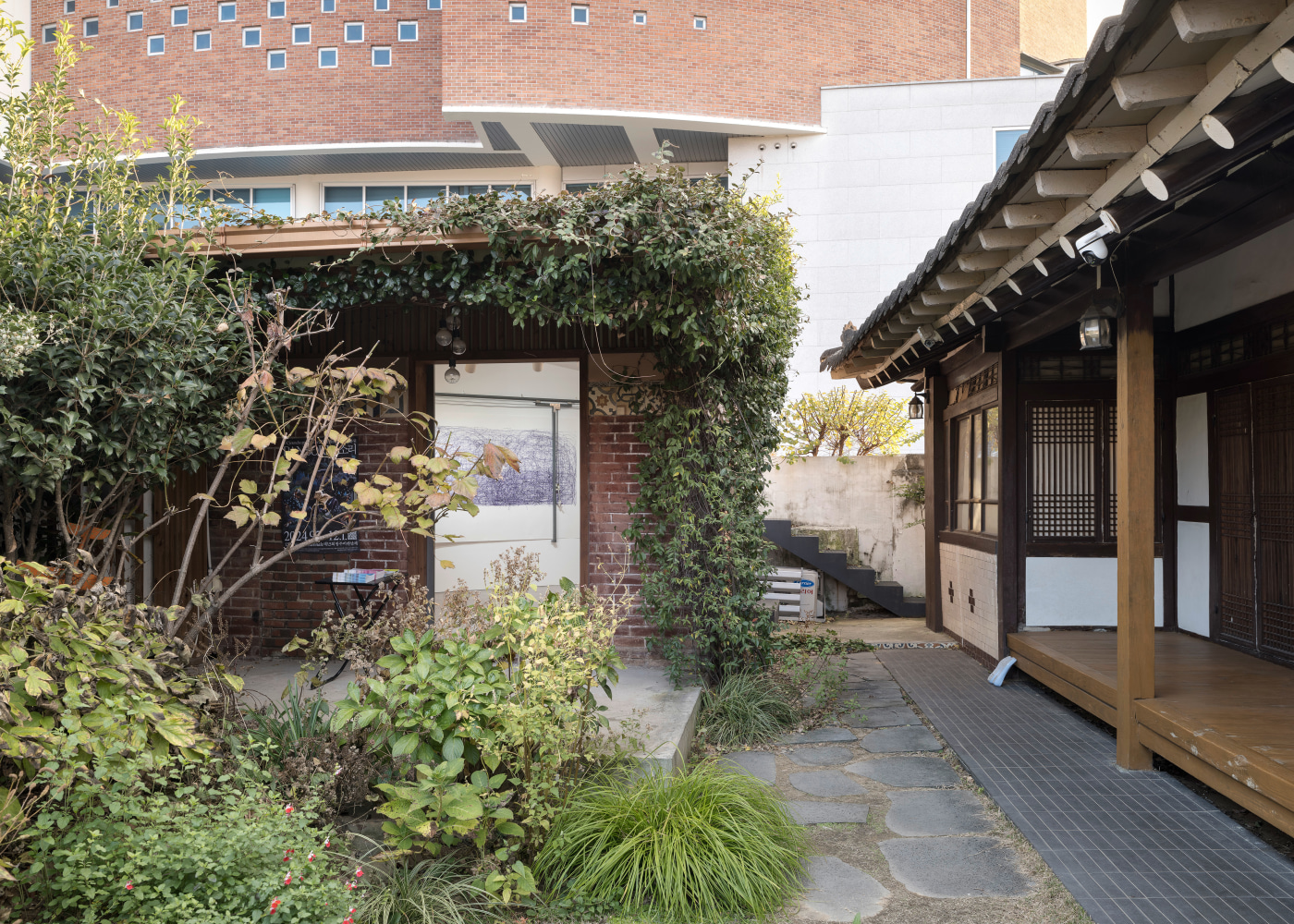 Installation view, Angela Bulloch, Drawing Machine, 15th Gwangju Biennale, Gwangju, 2024