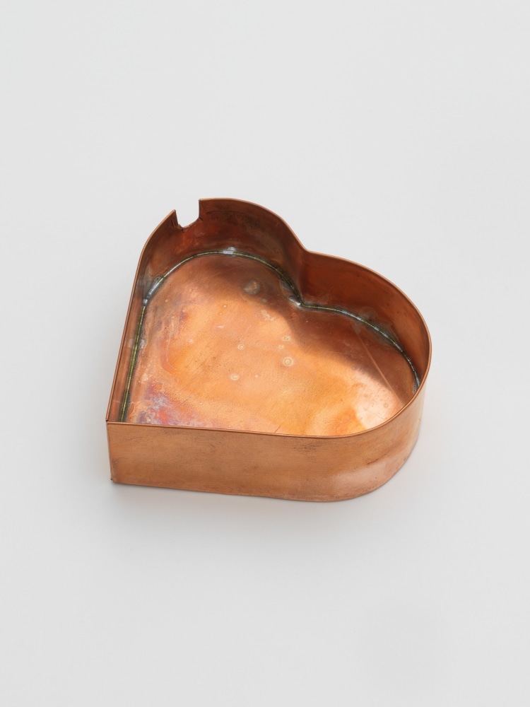 VECCHIO CUORE
2020
Copper
Unique variation in open edition
3 x 10 x 10.5 cm / 1 1/8 x 3 7/8 x 4 1/8 inches
CARRO47543