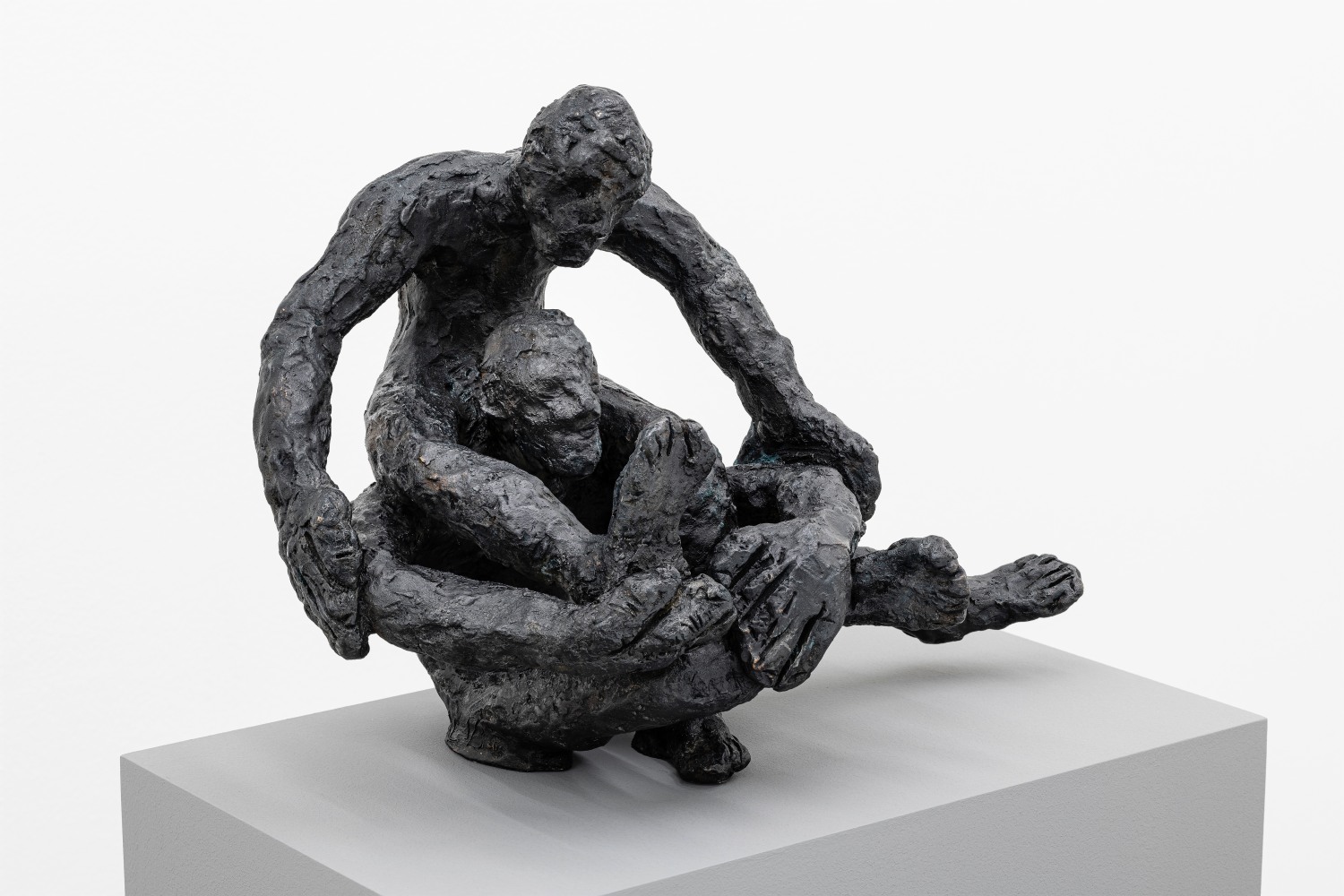 ANDREW LORD

&amp;nbsp;

embrace I

2023

Bronze

Ed. 1/3 + 1 AP

Sculpture 35 x 47 x 27 cm / 13 3/4 x 18 1/2 x 10 5/8 in

Pedestal 90 x 51 x 31 cm / 35 3/8 x 20 1/8 x 12 1/4 in

Weight 16.9 kg (37.3 lbs)

LORD 58832