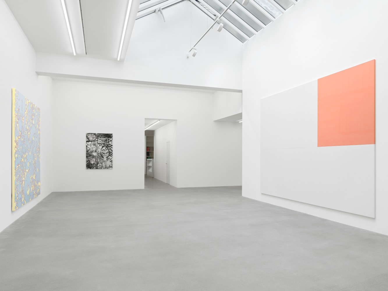Installation view, Showroom,&amp;nbsp;EVERYONE GETS LIGHTER, Galerie Eva Presenhuber, Waldmannstrasse, Zurich, 2021
