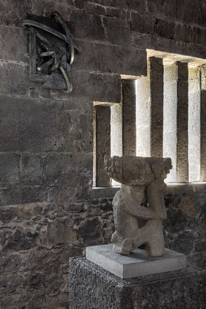 Installation view, Wyatt Kahn, Fantasmas, Museo Anahuacalli, Mexico City, 2024