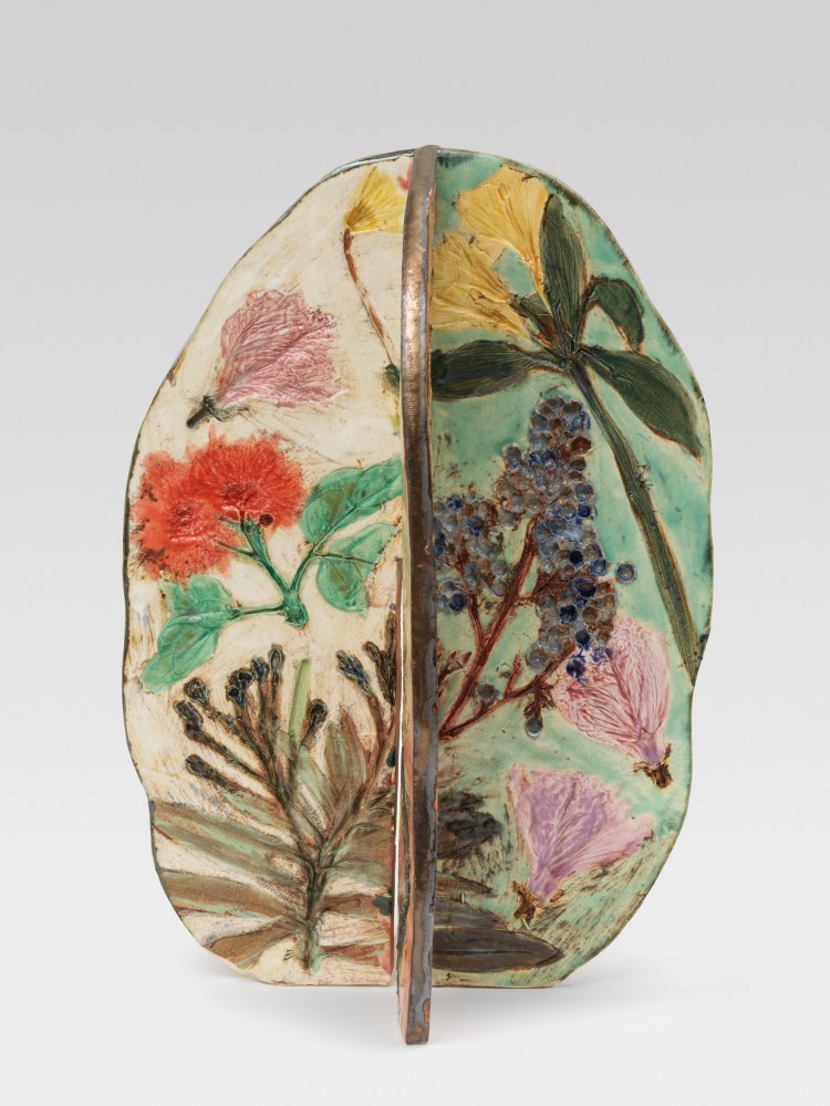 Sam Falls Untitled (Serrano Garden, 4) 2018 Glazed ceramic 42 x 26 x 29 cm / 16 1/2 x 10 1/4 x 11 3/8 in