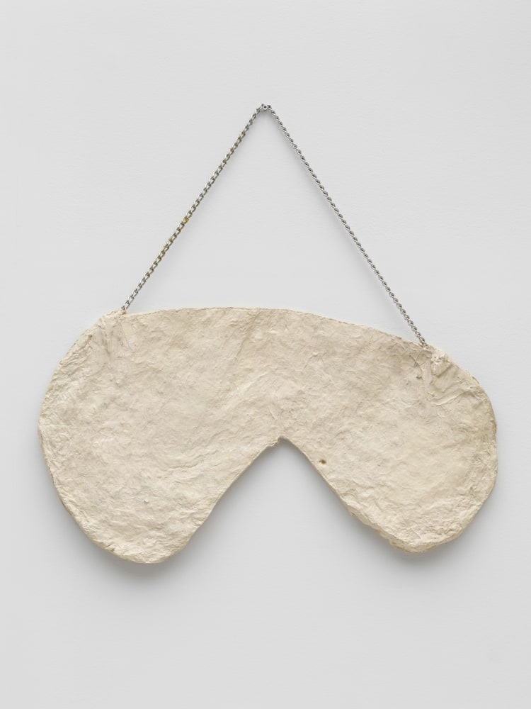 Ohne Titel

1974/76

Painted plaster on wood, steelchain

56 x 98 x 6 cm / 22 x 38 5/8 x 2 3/8 in

&amp;copy; Archiv Franz West &amp;copy; Estate Franz West