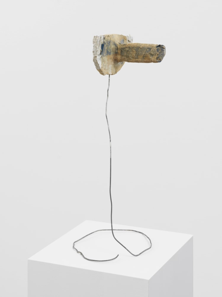 Ohne Titel

Early 1980s

Plaster, metal, burlap, dispersion

47 x 15 x 20 cm / 18 1/2 x 5 7/8 x 7 7/8 in

&amp;copy; Archiv Franz West &amp;copy; Estate Franz West