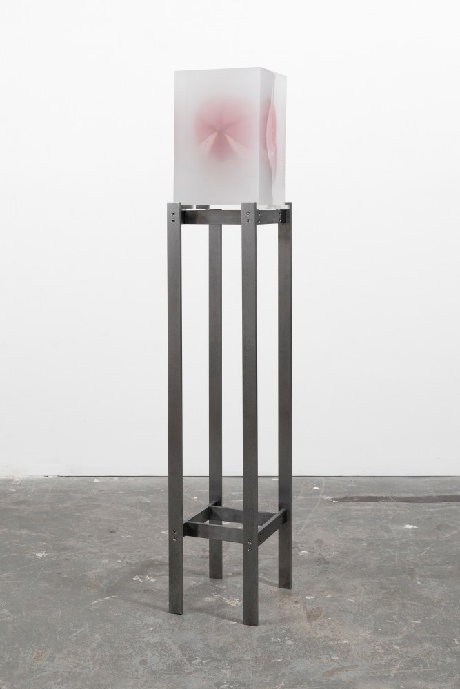 MATTHEW ANGELO HARRISON
Fog of American Ghosts
2024
Autoworkers hat, polyurethane resin, steel, acrylic
Sculpture 37 x 23 x 25 cm / 14 1/2 x 9 x 9 7/8 in
Pedestal 112 x 30.5 x 25.5 cm / 44 1/8 x 12 x 10 in
HARRI60086