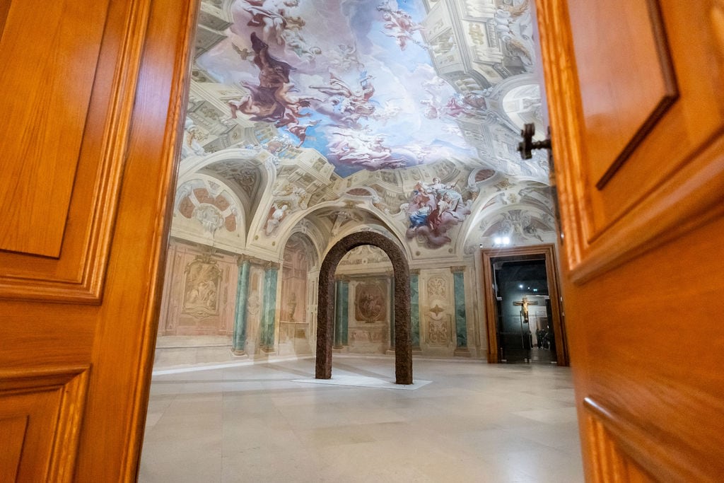 Installation view, Ugo Rondinone, arched landscape, Belvedere, Vienna, 2024