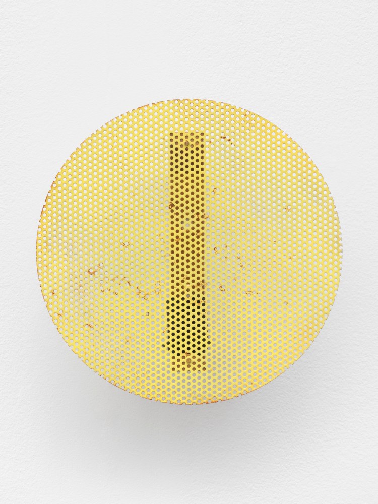 Dead Star (yellow wall lamp)

2015

Painted steel, brass, cast and painted bronze; 2-parts

Wall lamp 26 x 26 x 12.5 cm / 10 1/4 x 10 1/4 x 4 7/8 in

Socket 15.5 x 9.5 x 1 cm / 6 x 3 5/8 x 3/8 in

Installation dimensions variable

&amp;copy; Martin Boyce