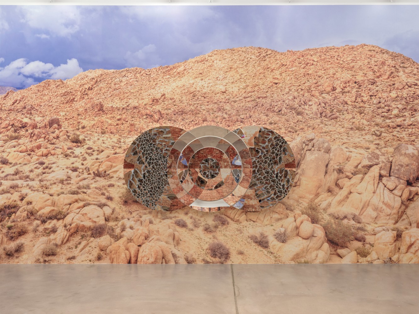 Installation view, Doug Aitken, HOWL, Galerie Eva Presenhuber, Zurich, 2023