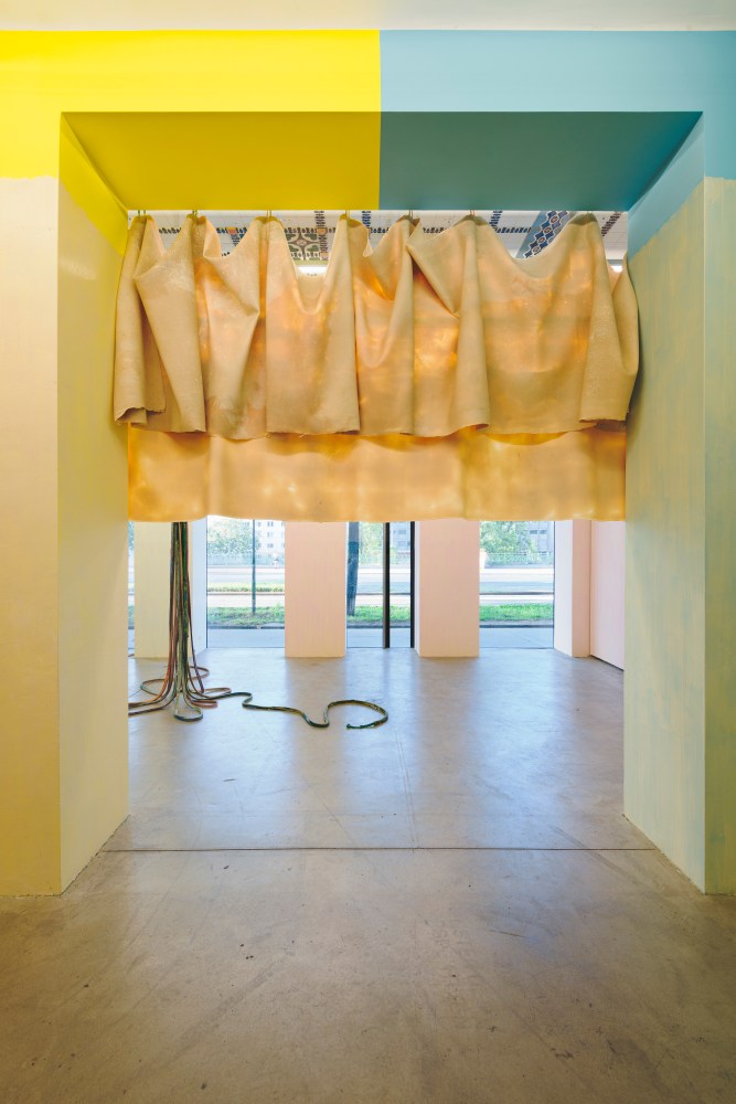 Installation view, Liesl Raff, Liaison, Franz-Josefs-Kai 3, Vienna, 2023