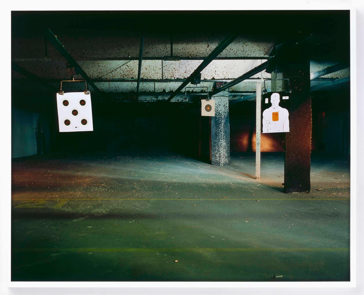 target

2008
C-print mounted on aluminum, framed
Image 122 x 152.5 cm / 48 x 60 in
Frame 125 x 156 x 5 cm / 49 1/4 x 61 3/8 x 2 in

&amp;copy; Doug Aitken