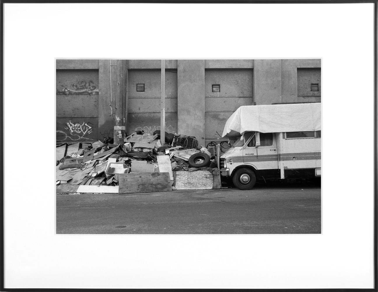 (Temporary) Homes for America: 3300 block to 4400 block, Union Pacific Avenue, between South Grande Vista Avenue and South Marianna Avenue, Los Angeles/Commerce, California, December 2020
2021
Black and white fiber print
Ed. 1/1 + 1 AP
Sheet 20.5 x 30.5 cm / 8 x 12 inches

BESHT48011