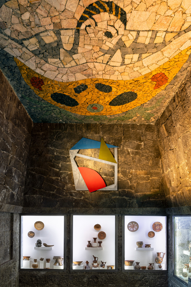 Installation view, Wyatt Kahn, Fantasmas, Museo Anahuacalli, Mexico City, 2024