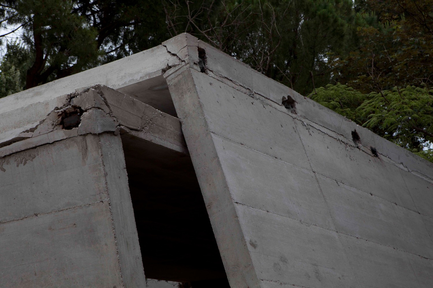 Installation view of sculpture by Oscar Tuazon