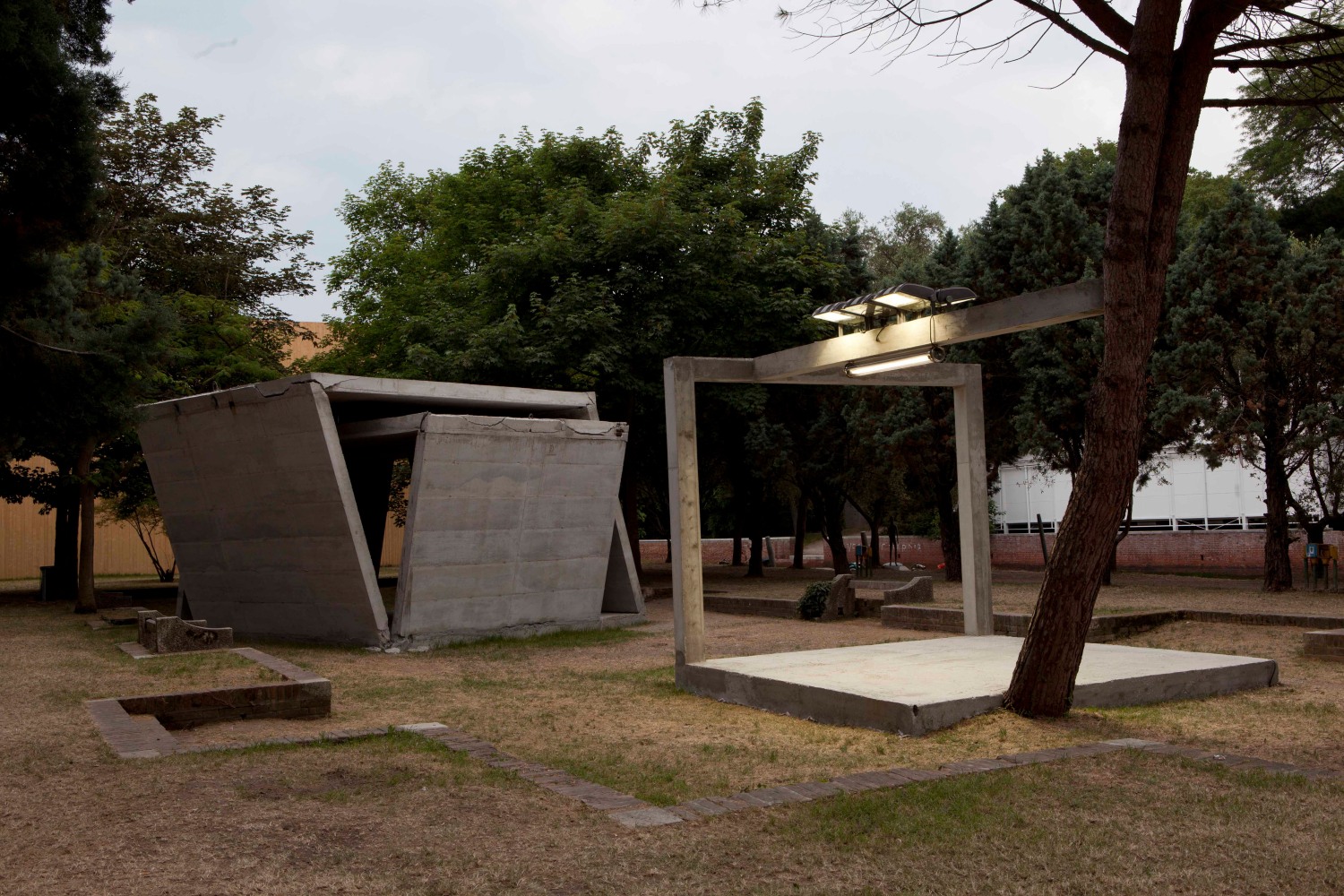 Installation view of sculpture by Oscar Tuazon