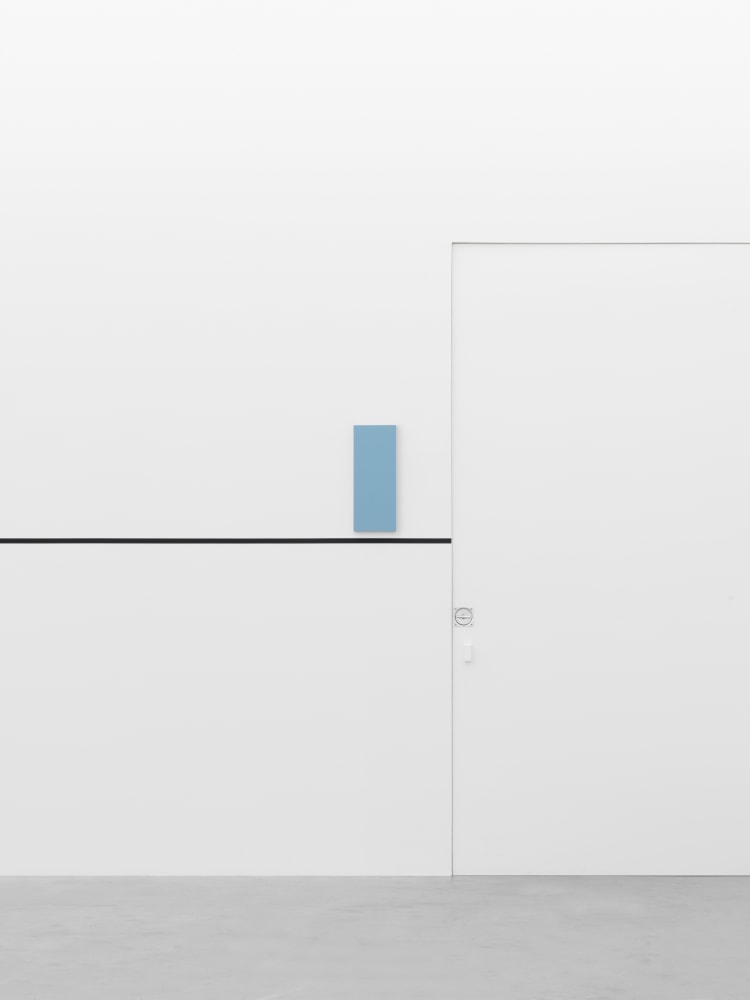 GERWALD ROCKENSCHAUB
bass+ (re)modification
2024
1 object; lacquered MDF, black line on wall (2.5 cm wide, RAL9005 / deep black)
Unique
Object 50 x 20 x 3 cm / 19 5/8 x 7 7/8 x 1 1/8 in
Dimensions variable
ROCKE60242