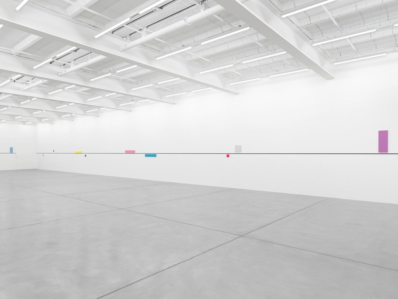 Installation view, Gerwald Rockenschaub, bass+ (re)modification, Galerie Eva Presenhuber, Maag Areal, Zurich, 2024
