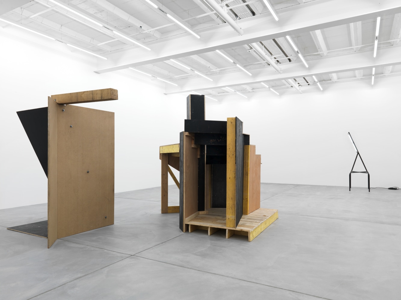Installation view of Oscar Tuazon sculptures exhibitions