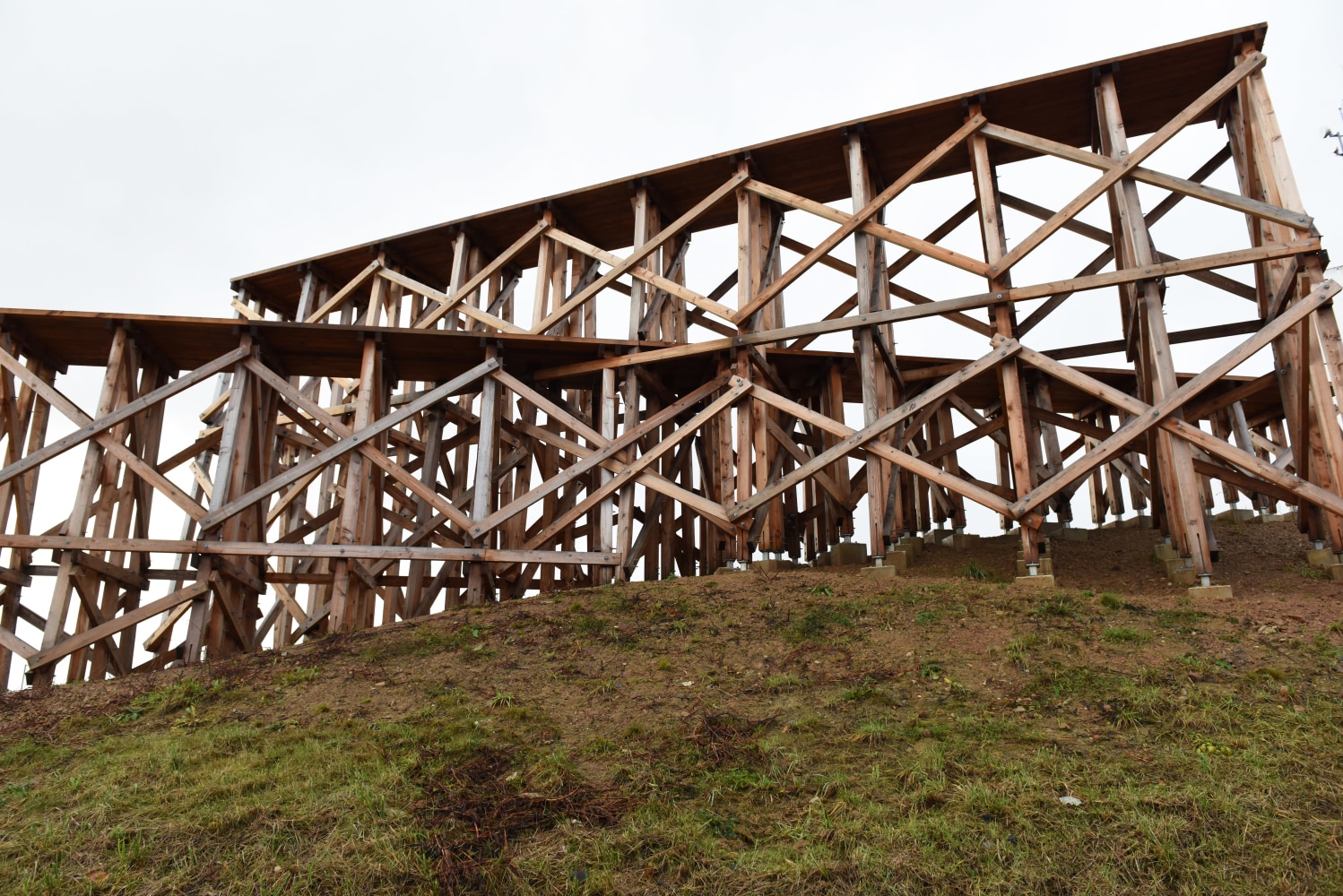 Installation view of outdoor sculpture by Oscar Tuazon