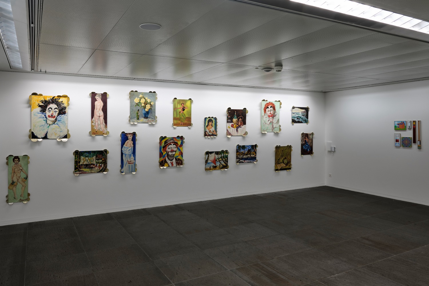 Installation view of paintings and sculptures by Jean-Frédéric Schnyder