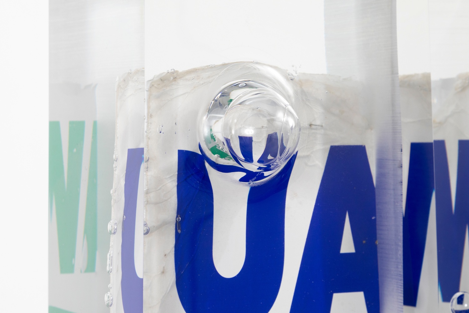 MATTHEW ANGELO HARRISON
Riven
2024
Strike signs, polyurethane resin, steel, acrylic
Sculpture 81 x 33 x 20 cm / 31 7/8 x 13 x 7 7/8 in
Pedestal 101 x 47 x 25 cm / 39 3/4 x 18 1/2 x 9 7/8 in
HARRI60089