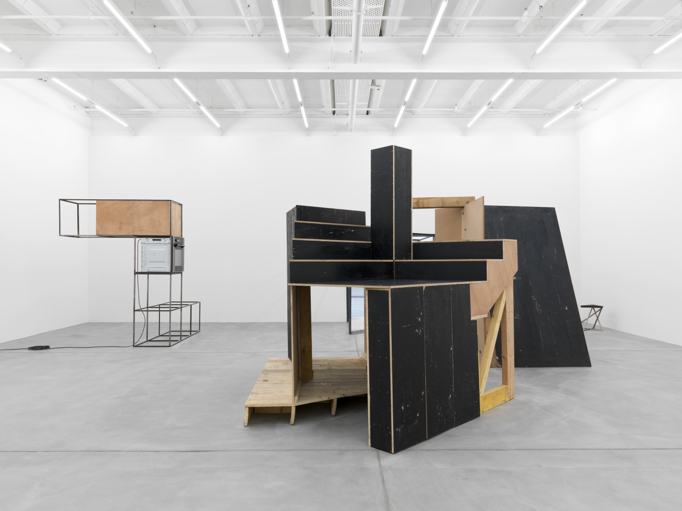 Installation view of Oscar Tuazon sculptures exhibitions