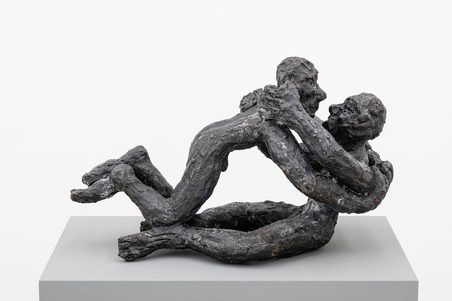 embrace II

2023

Bronze

Ed. 1/3 + 1 AP

Sculpture 31 x 50 x 29 cm / 12 1/4 x 19 5/8 x 11 3/8 in

Pedestal 90 x 54 x 33 cm / 35 3/8 x 21 1/4 x 13 in

Weight 16.9 kg (37.3 lbs)

&amp;copy; Andrew Lord