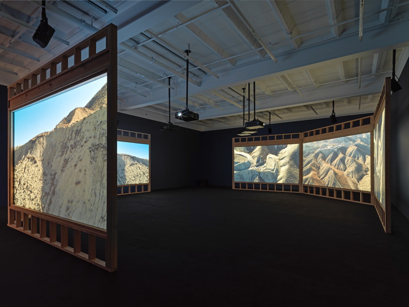 Installation view, Doug Aitken, HOWL, Galerie Eva Presenhuber, Zurich, 2023