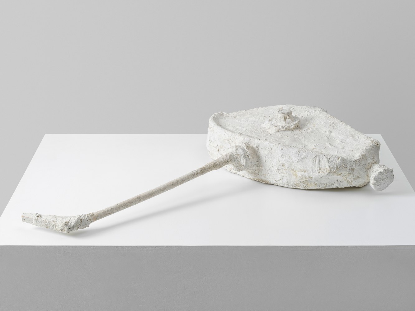 Passstück

1983

Dispersion on plaster, gauze, burlap

119 x 80 x 17 cm / 46 7/8 x 31 1/2 x 6 3/4 in

&amp;copy; Archiv Franz West &amp;copy; Estate Franz West