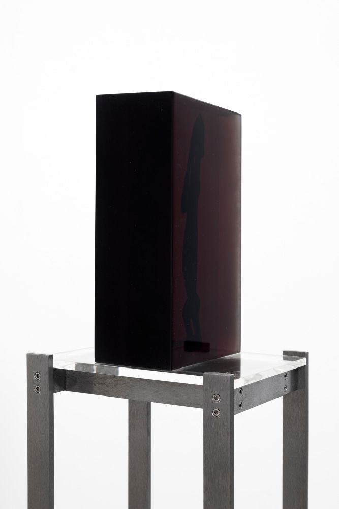 MATTHEW ANGELO HARRISON
Silenced
2024
Wooden figure, polyurethane resin, steel, acrylic
Sculpture 38 x 12 x 25 cm / 15 x 4 3/4 x 9 7/8 in
Pedestal 112 x 30.5 x 31.5 cm / 44 1/8 x 12 x 12 3/8 in
HARRI60088