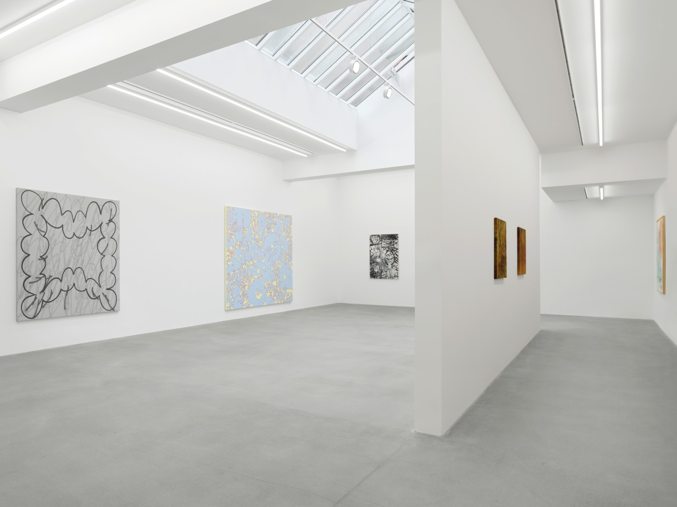 Installation view, Showroom,&amp;nbsp;EVERYONE GETS LIGHTER, Galerie Eva Presenhuber, Waldmannstrasse, Zurich, 2021