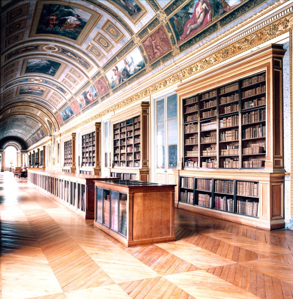 Interior photograph by Candida Höfer
