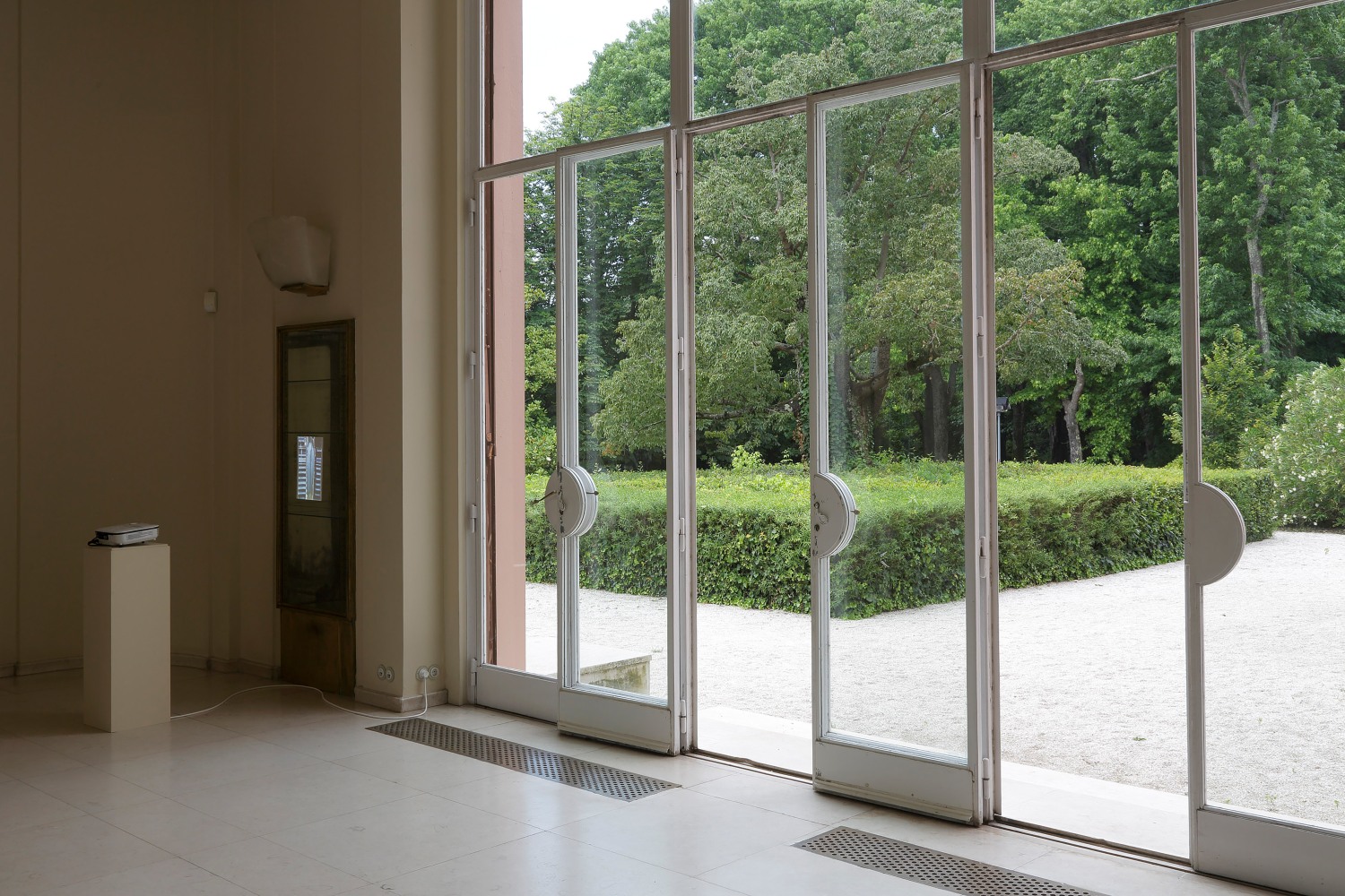 Installation view of videos and sculptures by Trisha Donnelly