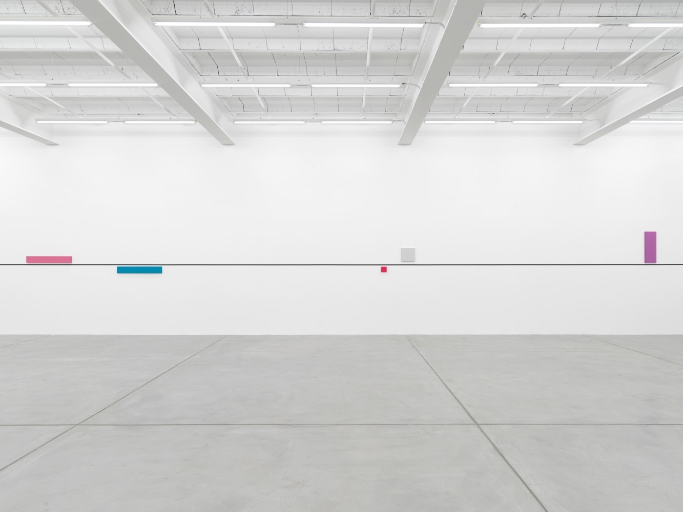 Installation view, Gerwald Rockenschaub, bass+ (re)modification, Galerie Eva Presenhuber, Maag Areal, Zurich, 2024