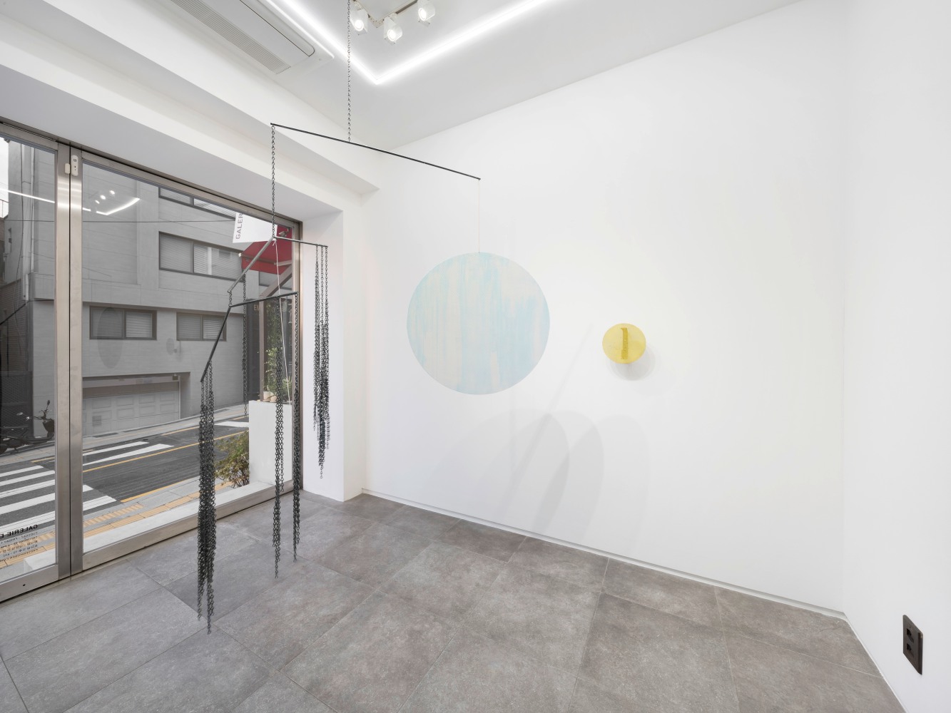 Installation view, Martin Boyce, Celestial Snowdrops, Galerie Eva Presenhuber x P21, Seoul, 2024
