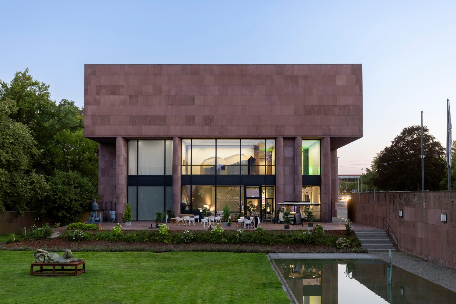 Installation view, Oscar Tuazon, What We Need, Kunsthalle Bielefeld, Bielefeld, 2023