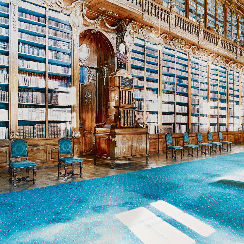 Interior photograph by Candida Höfer