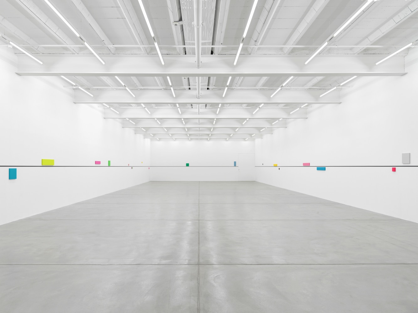 Installation view, Gerwald Rockenschaub, bass+ (re)modification, Galerie Eva Presenhuber, Maag Areal, Zurich, 2024