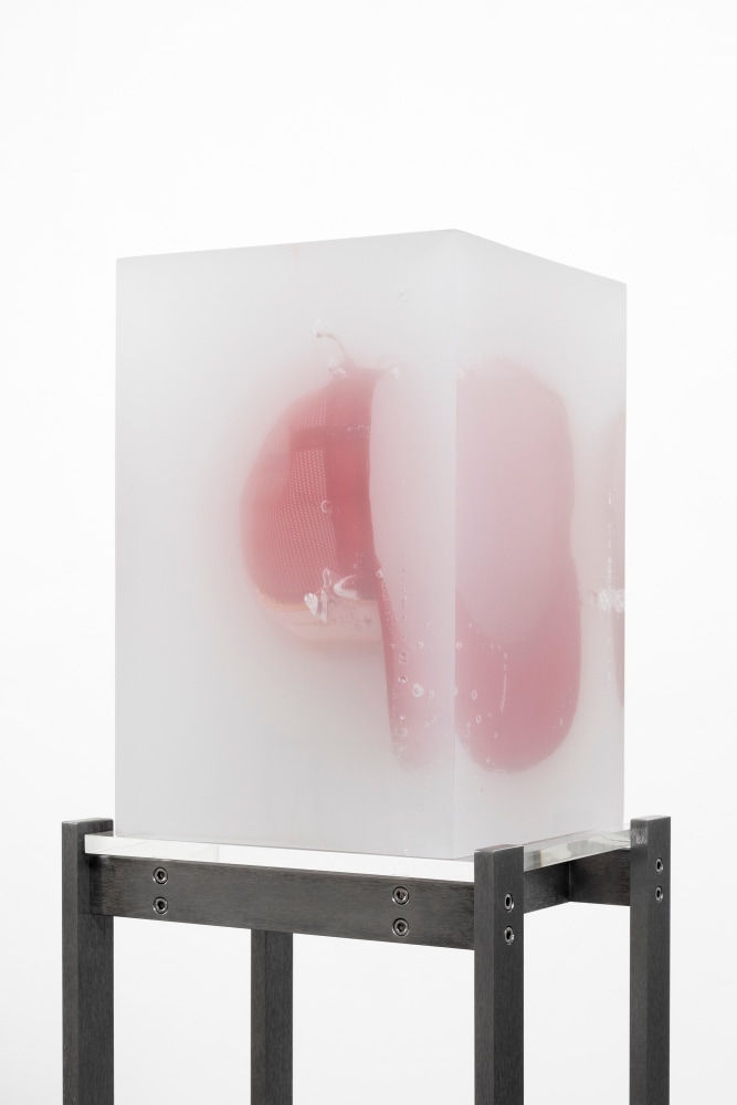 Red Hat

2024

Sculpture 37 x 23 x 25 cm / 14 1/2 x 9 x 9 7/8 in

Pedestal 112 x 27.5 x 25.5 cm / 44 x 10 7/8 x 10 in

&amp;copy; Matthew Angelo Harrison