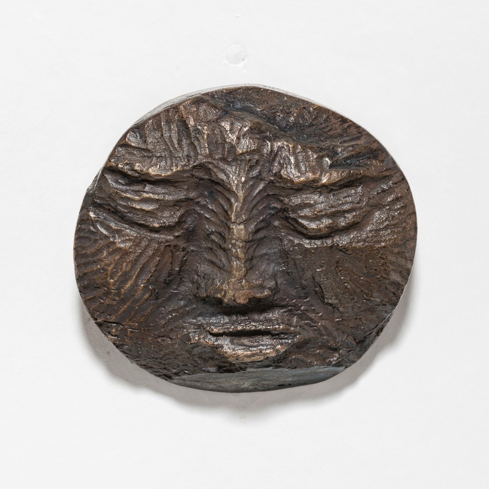 Sun head

1983/2024

Bronze

Ed. 1/3 + 1 AP

&amp;oslash; 20 x 5 cm / &amp;oslash; 7 7/8 x 2 in

&amp;copy; Tobias Pils